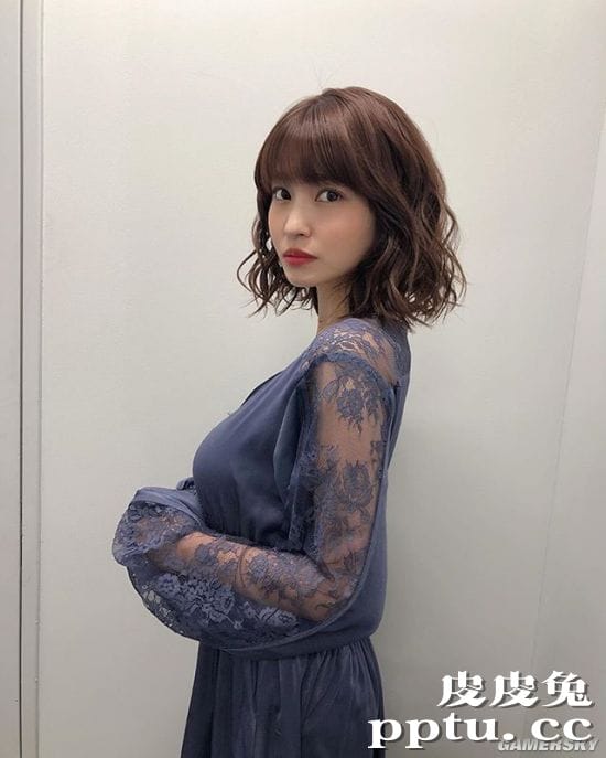 衣服快包不住的好身材 写真女星岸明日香