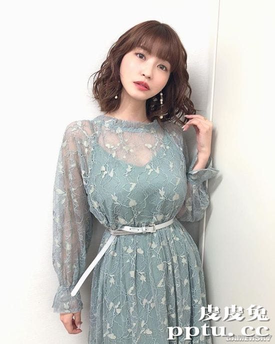 衣服快包不住的好身材 写真女星岸明日香