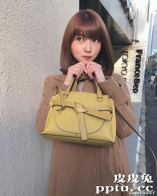 衣服快包不住的好身材 写真女星岸明日香