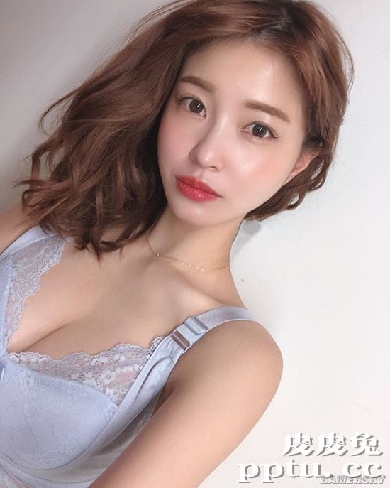 衣服快包不住的好身材 写真女星岸明日香