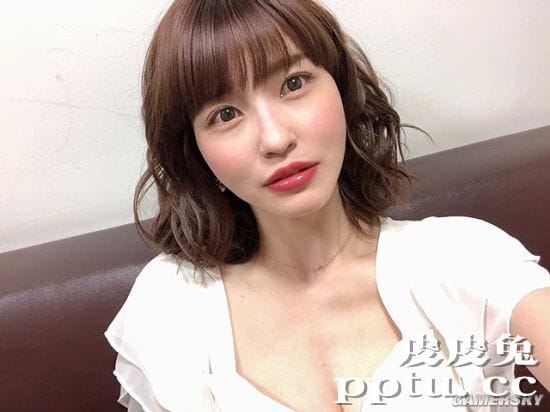 衣服快包不住的好身材 写真女星岸明日香