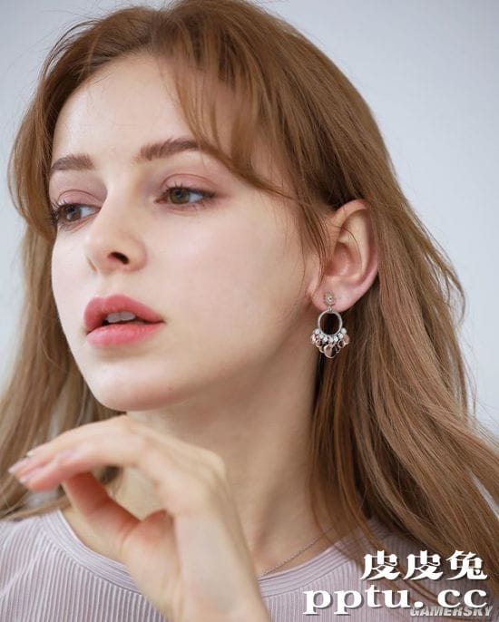 纤弱身材其实很有料 乌克兰可甜可盐的仙气小姐姐