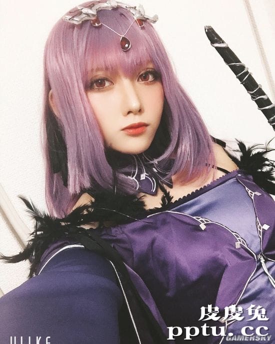 樱花妹COS《FGO》泳装狮子王 蓝丝兔女郎在线发牌