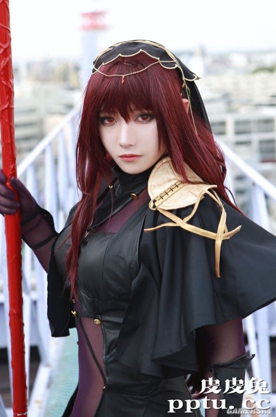 樱花妹COS《FGO》泳装狮子王 蓝丝兔女郎在线发牌