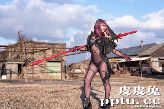 樱花妹COS《FGO》泳装狮子王 蓝丝兔女郎在线发牌