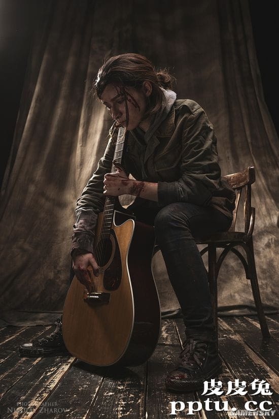 俄妹COS《最后生还者2》艾莉 绝望末世下的坚强少女