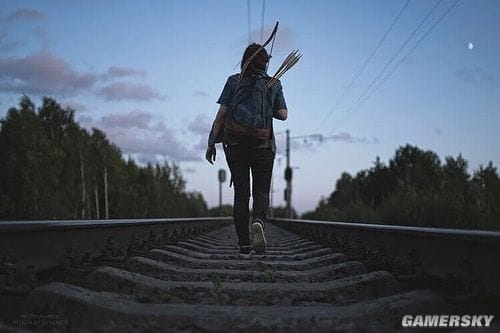 俄妹COS《最后生还者2》艾莉 绝望末世下的坚强少女