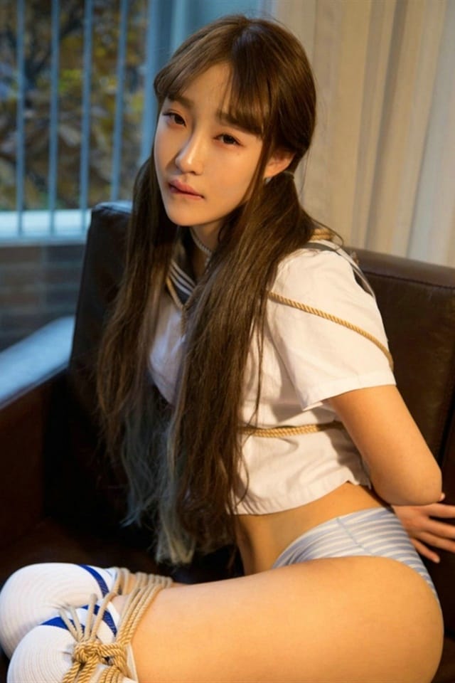 火辣巨乳性感美女手机墙纸图片大全