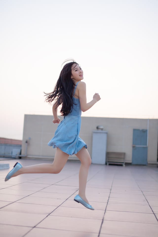 清纯唯美小清新校园天台美女写真-皮皮兔动漫