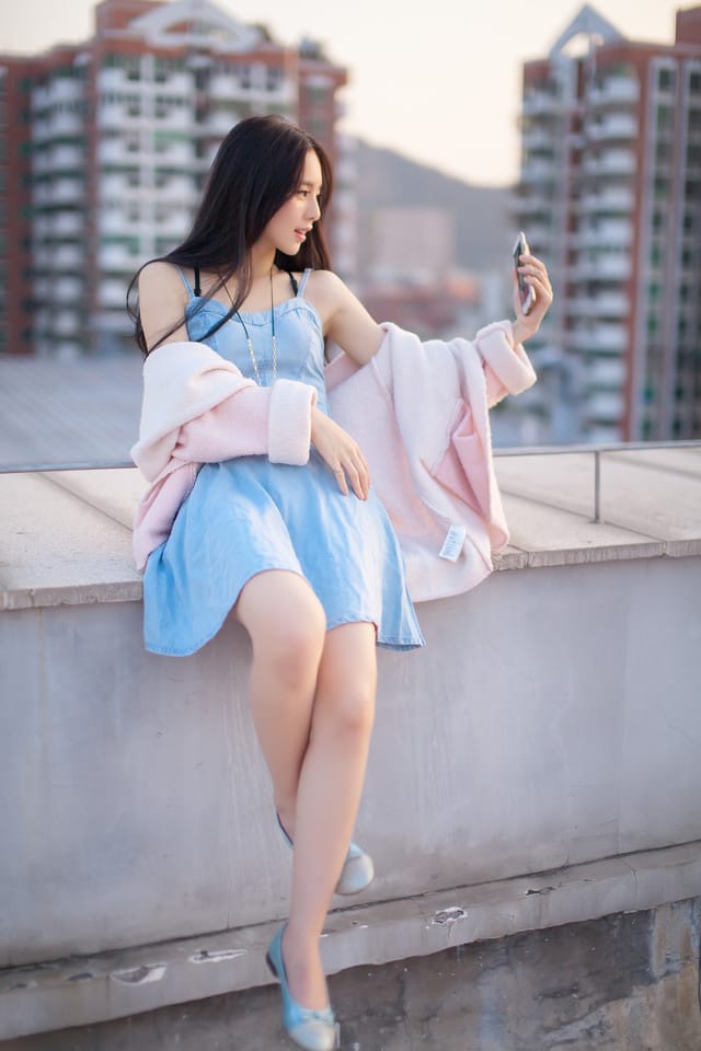 清纯唯美小清新校园天台美女写真