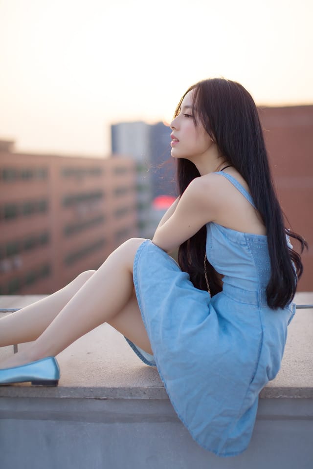 清纯唯美小清新校园天台美女写真