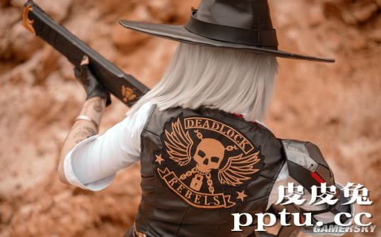 俄妹COS《守望先锋》艾什 攻气十足的精致御姐