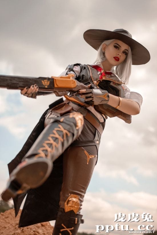 俄妹COS《守望先锋》艾什 攻气十足的精致御姐