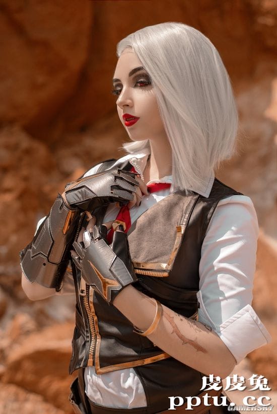 俄妹COS《守望先锋》艾什 攻气十足的精致御姐