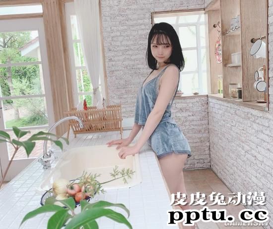 那个泳池里的黑色泳装 2.5次元写真偶像あまつ様