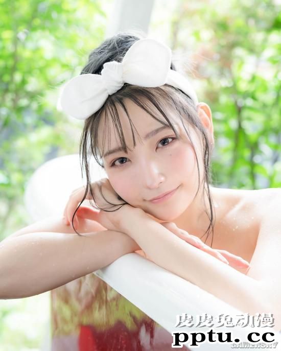 那个泳池里的黑色泳装 2.5次元写真偶像あまつ様