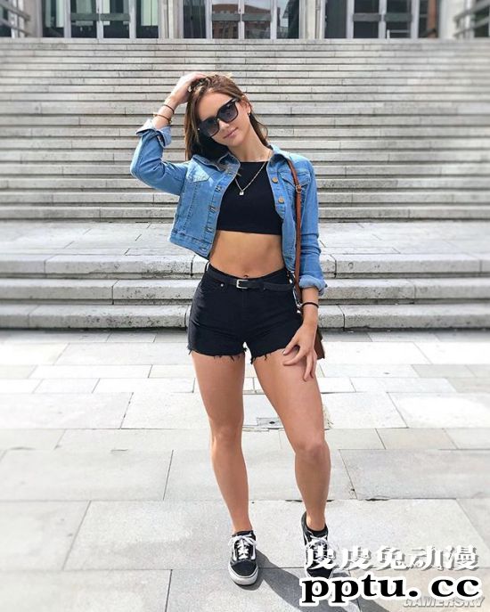 逆天臀围的健身小姐姐 百万粉丝的巴西网红正妹