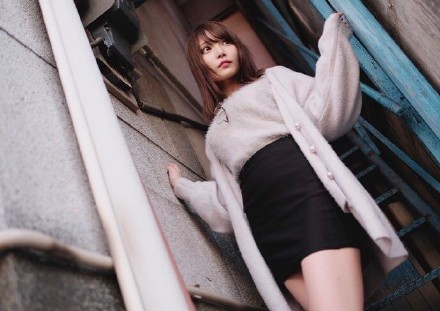 又见那个泳池 写真偶像似鸟沙也加泳装特辑