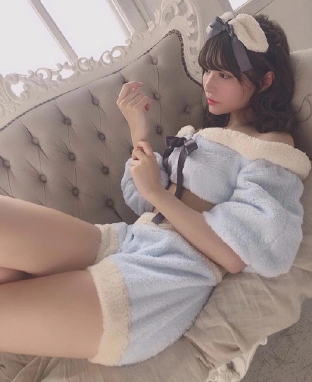 又见那个泳池 写真偶像似鸟沙也加泳装特辑