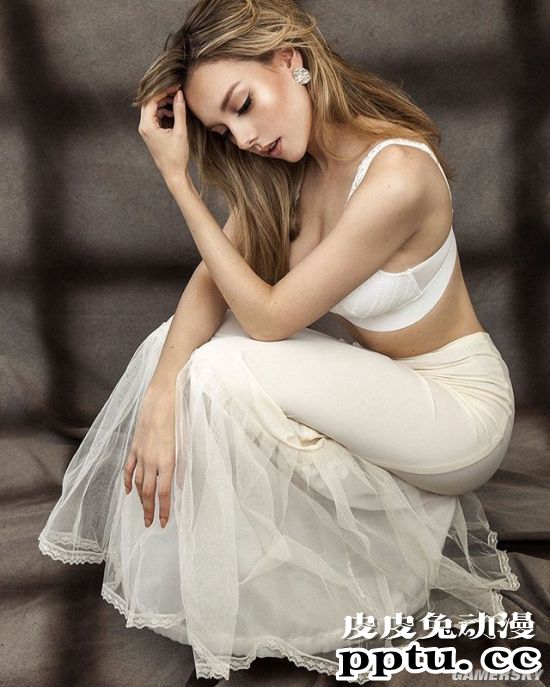 长腿的00后演技派 身材性感的西班牙辣妹