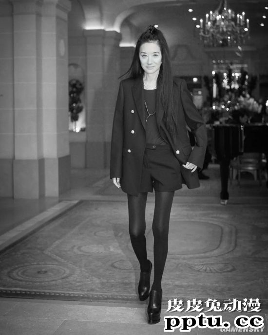 71岁婚纱女王因美腿上热搜 这身材说17岁都有人信