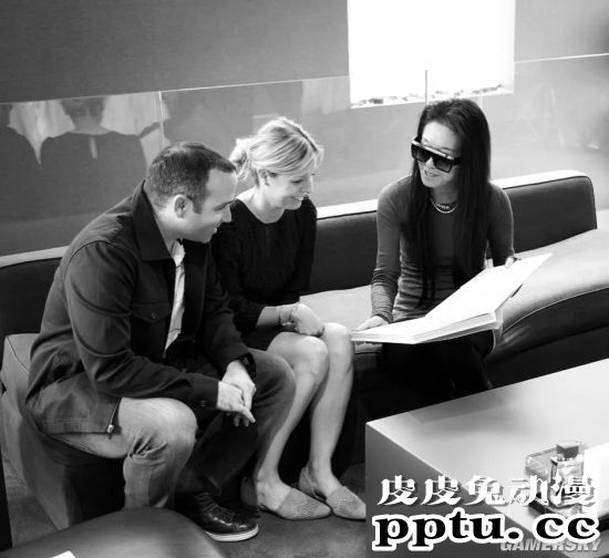 71岁婚纱女王因美腿上热搜 这身材说17岁都有人信