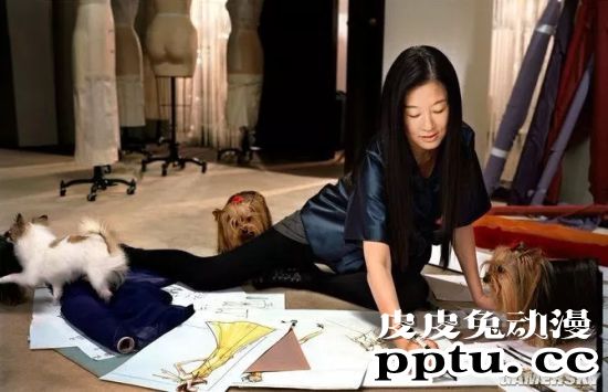 71岁婚纱女王因美腿上热搜 这身材说17岁都有人信