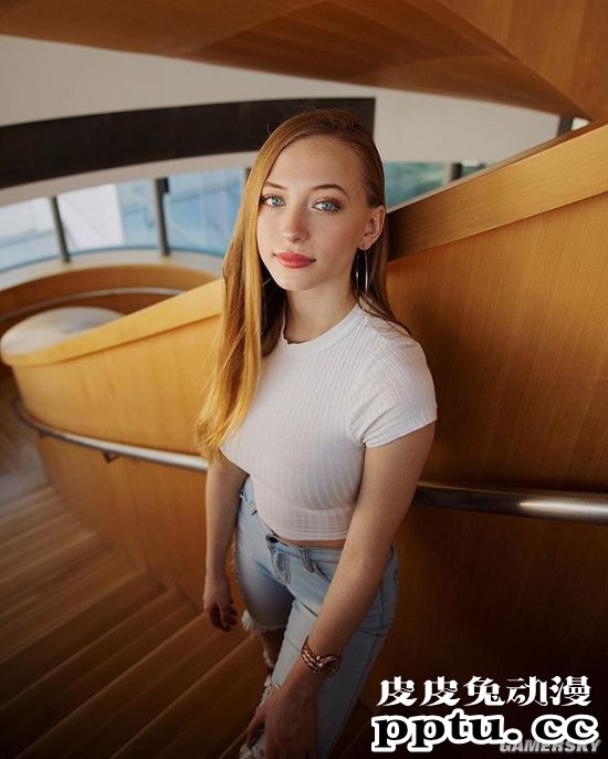 超越年龄的成熟身材 来自俄罗斯的三国混血正妹