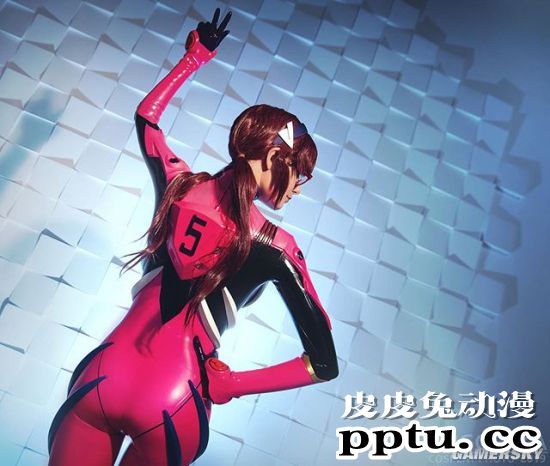 俄妹COS《EVA》真希波 胶衣战斗服下的眼镜娘