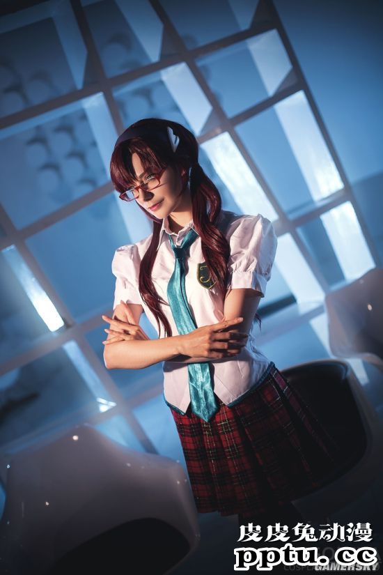 俄妹COS《EVA》真希波 胶衣战斗服下的眼镜娘