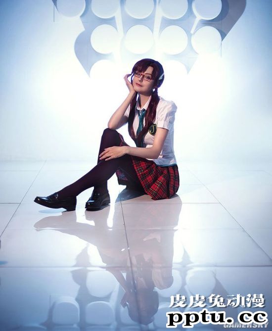 俄妹COS《EVA》真希波 胶衣战斗服下的眼镜娘