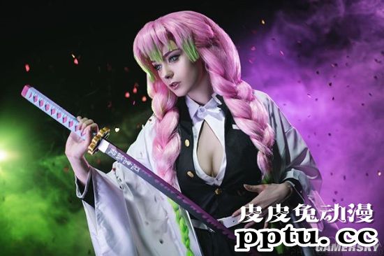 俄妹COS《EVA》真希波 胶衣战斗服下的眼镜娘