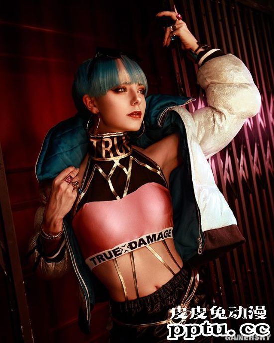 俄妹COS《EVA》真希波 胶衣战斗服下的眼镜娘