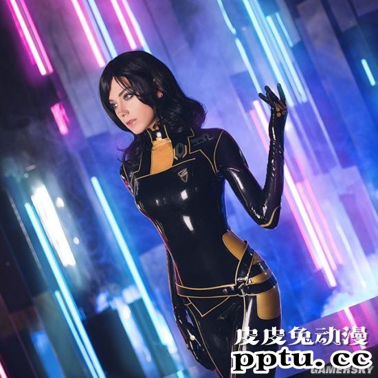 俄妹COS《EVA》真希波 胶衣战斗服下的眼镜娘