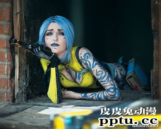 俄妹COS《死亡搁浅》亚美莉 红衣女子高贵冷艳