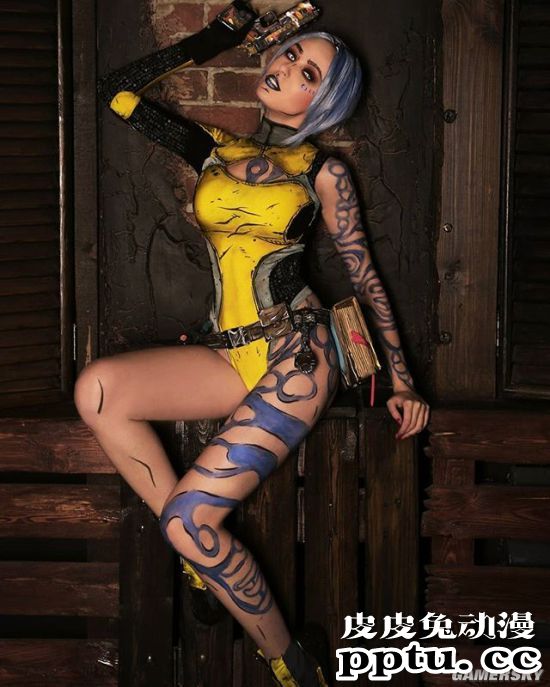 俄妹COS《死亡搁浅》亚美莉 红衣女子高贵冷艳