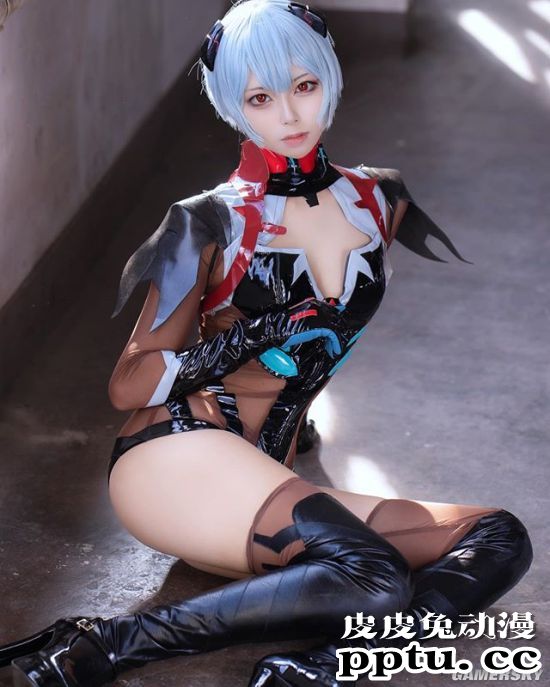 甜美樱花妹与性感小恶魔 岛国清新短发妹COSER