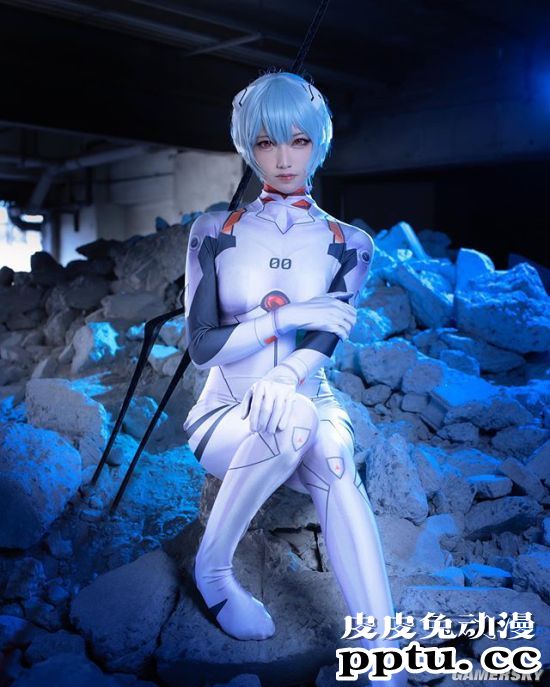 甜美樱花妹与性感小恶魔 岛国清新短发妹COSER