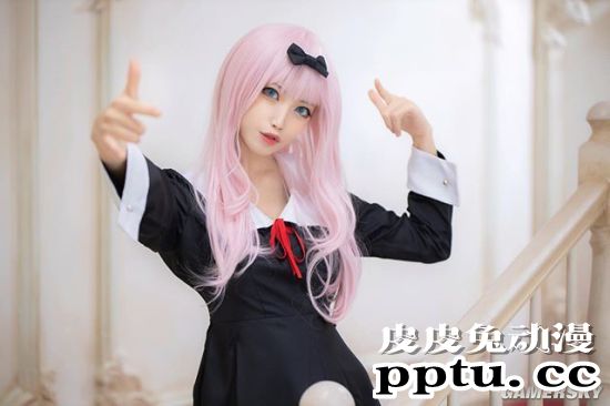 甜美樱花妹与性感小恶魔 岛国清新短发妹COSER