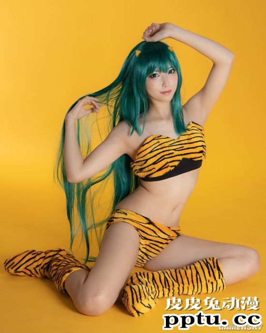 甜美樱花妹与性感小恶魔 岛国清新短发妹COSER