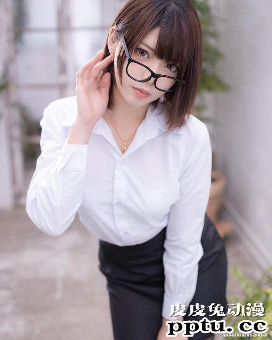 甜美樱花妹与性感小恶魔 岛国清新短发妹COSER