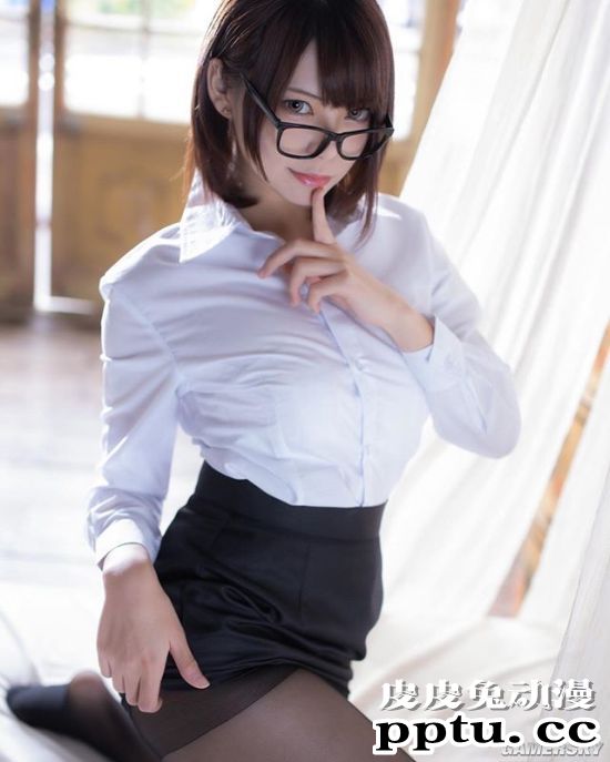 甜美樱花妹与性感小恶魔 岛国清新短发妹COSER