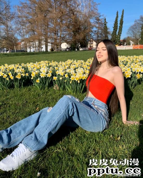 我P都不敢这么P！腰臀比逆天的德国双胞胎姐妹花