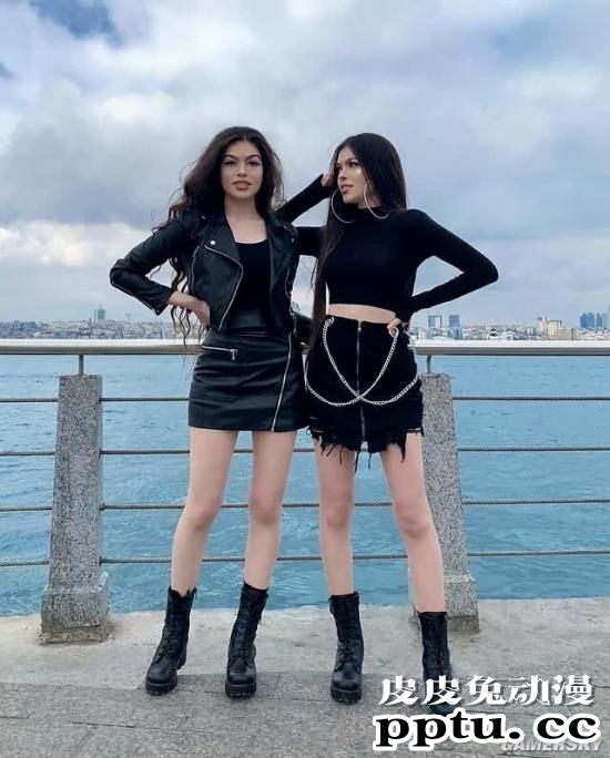 我P都不敢这么P！腰臀比逆天的德国双胞胎姐妹花