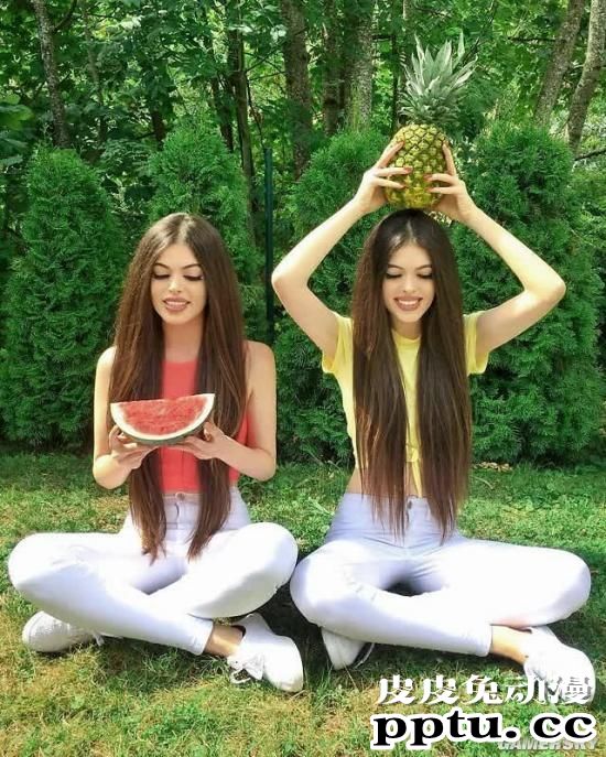 我P都不敢这么P！腰臀比逆天的德国双胞胎姐妹花