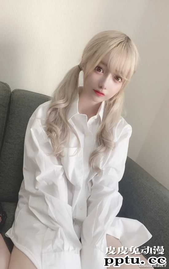 00后网红花600万日元整成日本女星 金发圆脸神似洋娃娃