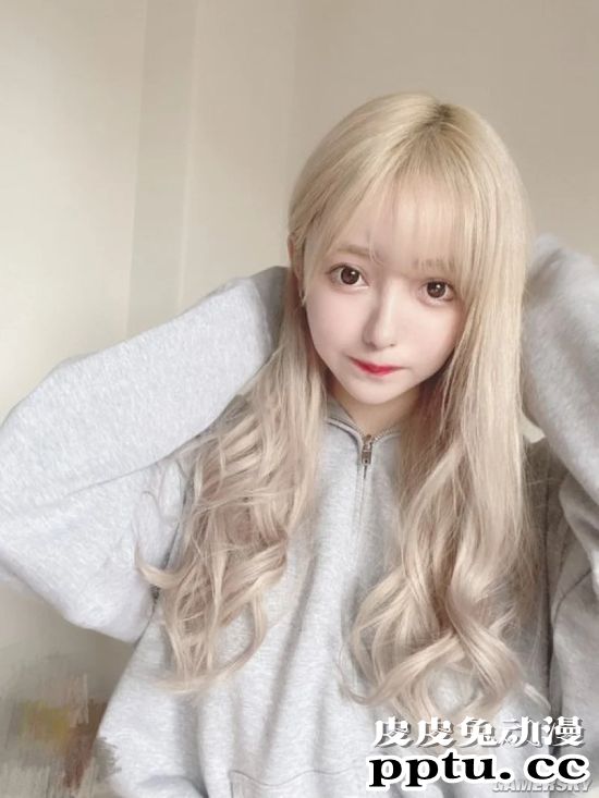 00后网红花600万日元整成日本女星 金发圆脸神似洋娃娃