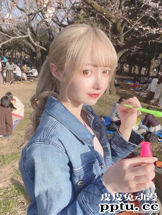 00后网红花600万日元整成日本女星 金发圆脸神似洋娃娃