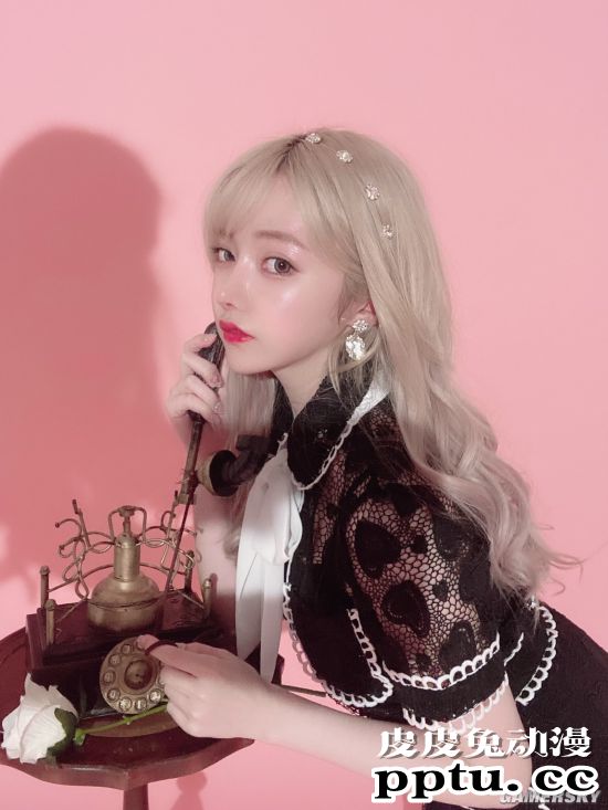 00后网红花600万日元整成日本女星 金发圆脸神似洋娃娃