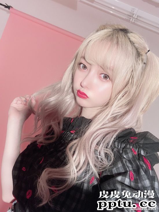 00后网红花600万日元整成日本女星 金发圆脸神似洋娃娃